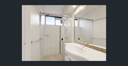 Prime Walk-Up Complex in Broadbeach – Ground Floor Apartment - Photo 3