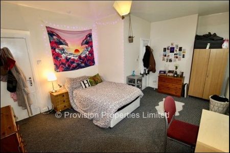 Student Accommodation in Leeds - Photo 2