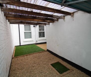 2 Bedroom Flat - Ground Floor - Photo 3