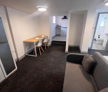 Studio to rent - Photo 2