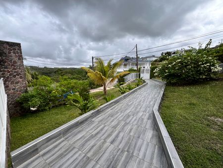 House - Photo 2