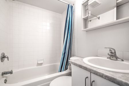 The Lorne Apartments - Bachelor - Photo 2