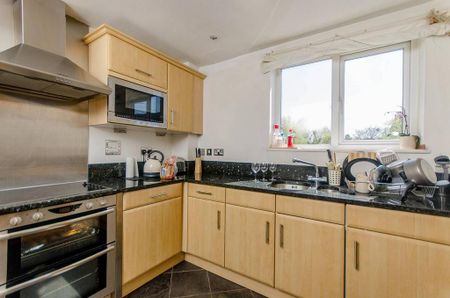 3 bedroom flat to rent - Photo 2