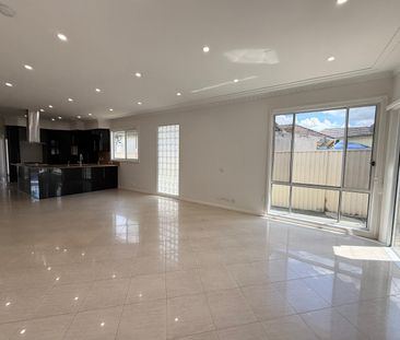 Spacious 5 Bedroom Family Home - Photo 6