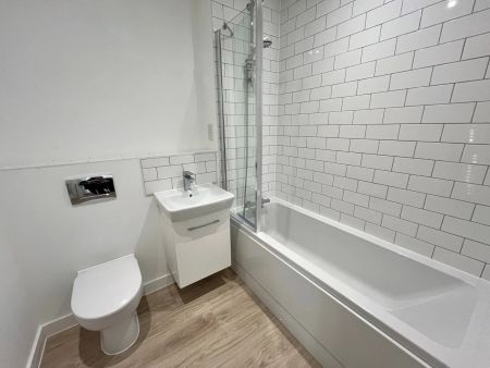 2 bedroom flat to rent - Photo 4