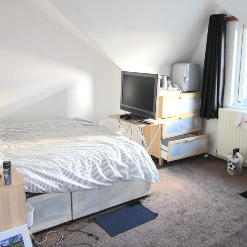 8 Bed - 34 Kelso Road, Woodhouse, Leeds - LS2 9PR - Student - Photo 1