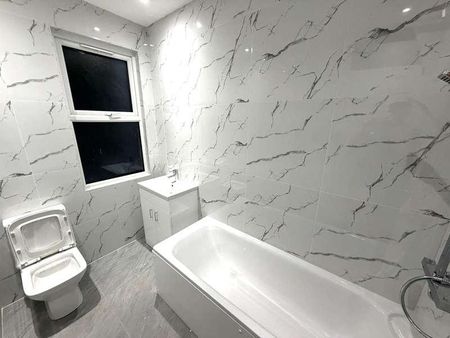 South Norwood Hill, London, SE25 - Photo 4