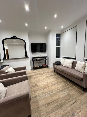 2 Bed Flat, Coldharbour Lane, SE5 - Photo 2