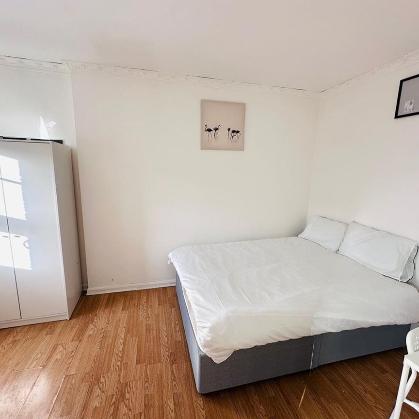 Room in a Shared House, Ring House, E1 - Photo 1