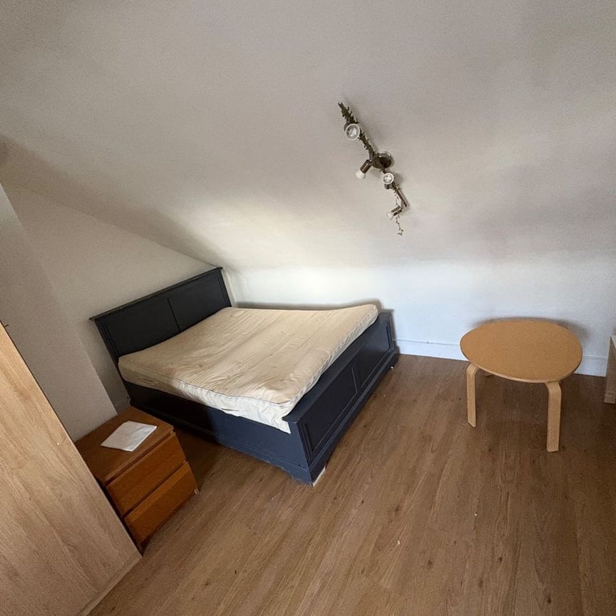 Room in a Shared House, Nursery Road, SW20 - Photo 2