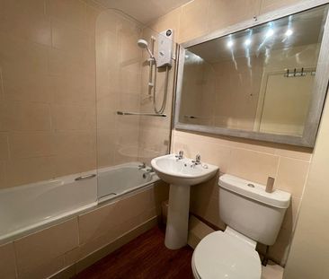 Whinchat Grove, Worcestershire, Kidderminster - Photo 2