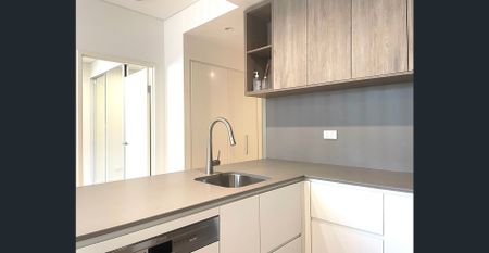 TRENDY INNERWEST LIVING ENVIRONMENT Near to all amenities. Near to new apartment with lift - Photo 2