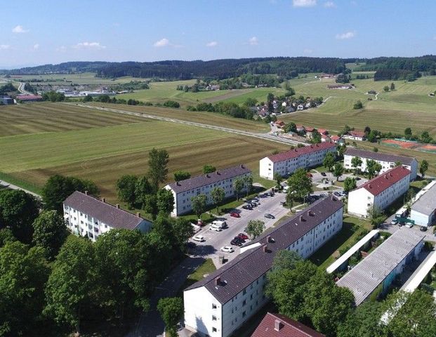 EG / 3 Zimmer mit Balkon ab Dezember (frisch saniert) - Foto 1