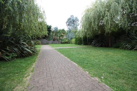 3 bedroom apartment to rent - Photo 2