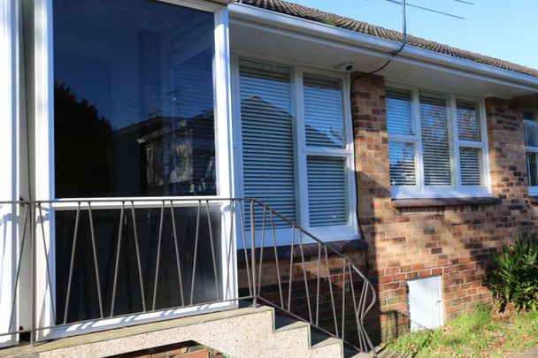 Very tidy two bedroom unit - Photo 1