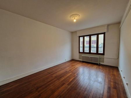 Location Appartement 3 pièces 80m² CHAMBERY 73000 - Photo 2