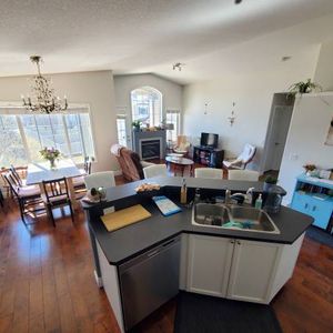 2 Bed 1 Bath Townhouse - Royal Oak, NW, Calgary - Photo 2