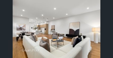 Style, quality & a sought-after address - Photo 3