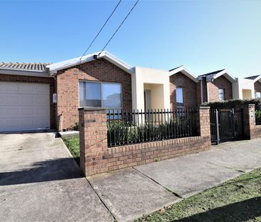 Easy Living! - Photo 1