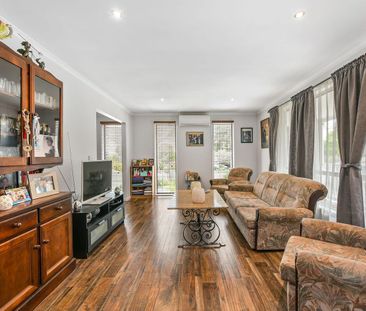 SPACIOUS 3 BEDROOM HOME WITH LOW GARDEN MAINTENANCE! - Photo 2