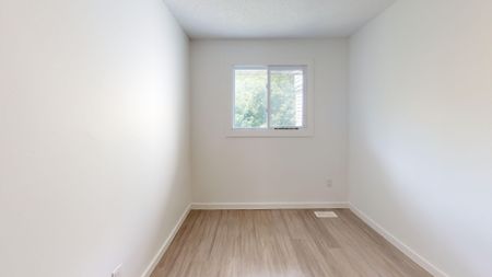 For Lease - 15 Millwood Crescent, Kitchener, Ontario - Photo 2