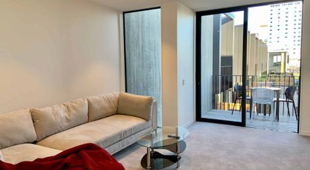 Fully Furnished Executive & Spacious Inner City Apartment! - Photo 3