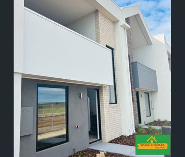 15 Locanda Walk, Clyde North, Vic 3978 - Photo 2