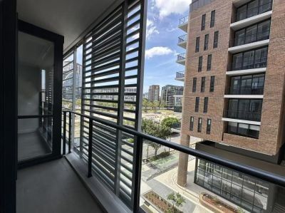 Brand New Luxury and Light filled 2 bedroom apartment in Green Square - Photo 3