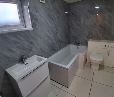 3 bedroom terraced house to rent - Photo 4