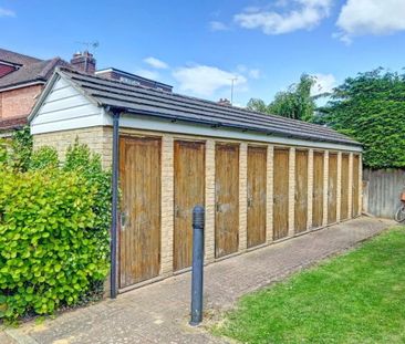 Well presented first floor 2 bedroom apartment situated in a small ... - Photo 3