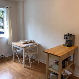 Studio, Poele Frigo Et Eau Chaude Inclus - Photo 2