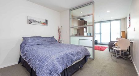 City-Central Apartment in The Beach - Photo 4