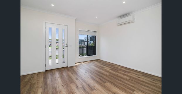 **RECEIVE ONE MONTH FREE RENT, ASK US HOW! Modern 2-Bedroom Townhome for Lease in Cloverton Estate - Photo 1