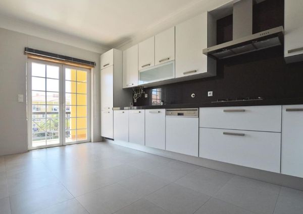 Apartamento T4 em condomínio com piscina e jardim na Beloura