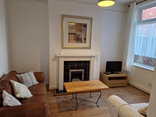 4 bedroom terraced house to rent - Photo 1