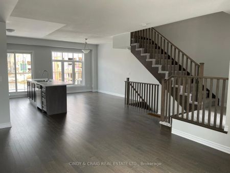Condo Townhouse For Lease | E9087632 - Photo 5