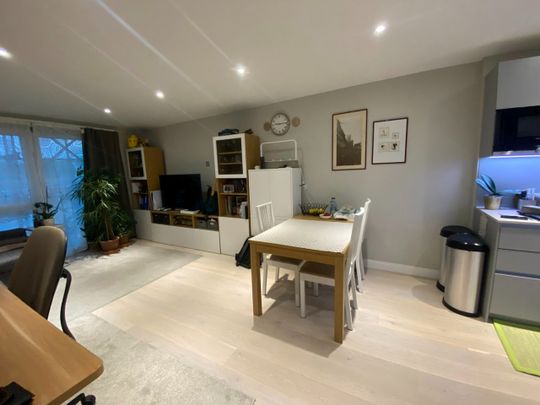 1 Bed Flat, Plough Road, SW11 - Photo 1