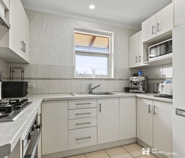 Beachside Location - Stylish Furnished Unit - Photo 2