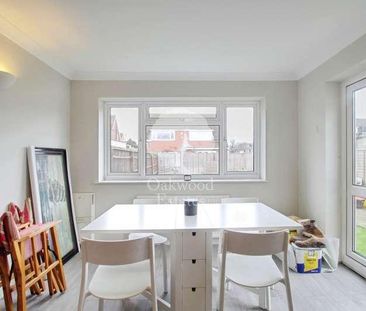 Poplar Close, Colnbrook, Slough, SL3 - Photo 3