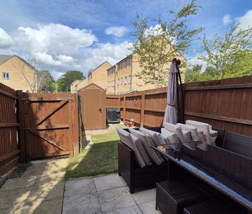 4 bedroom end of terrace house to rent - Photo 6