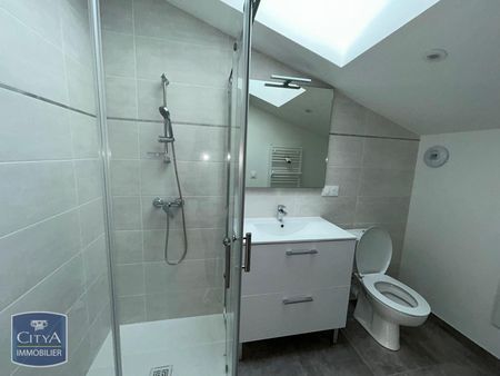 Location Appartement 4 pièces 75m² BELLEVILLE 69220 - Photo 2