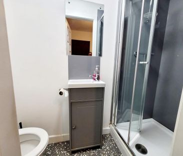 1 bedroom in a house share to rent - Photo 3