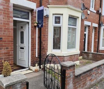 2 bedroom ground floor flat to rent - Photo 2