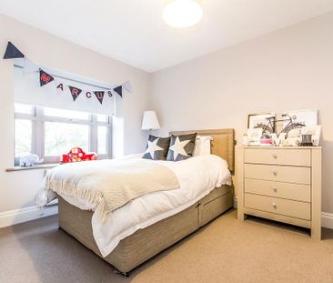 4 bedroom semi-detached house to rent - Photo 5