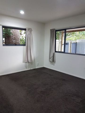 2 bedroom house - not unit or apartment - Photo 4