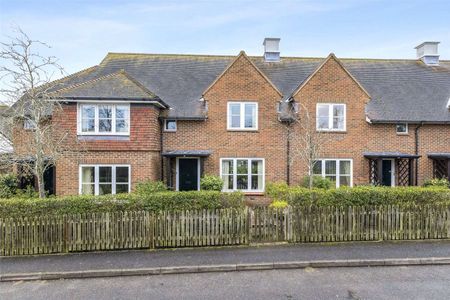 Two bedroom retirement cottage in the heart of Beaconsfield Old Town with a private patio and communal gardens. - Photo 5