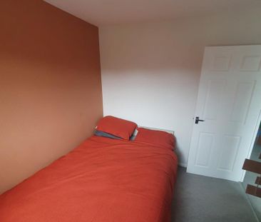 2 bedroom semi-detached house to rent - Photo 5