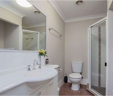 Fully Furniture 2 Bedroom Apartment in Macgregor - Photo 6