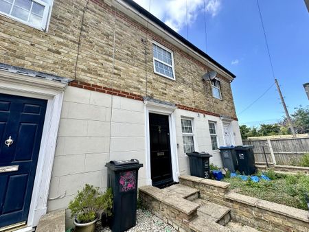 2 bedroom terraced house to rent - Photo 4