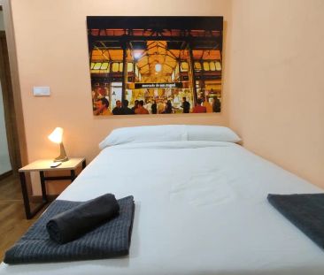 Room in a shared 7-bedroom apartment for rent in Palacio, Madrid - Photo 5